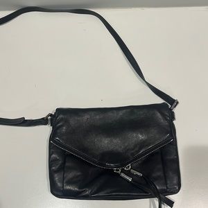 Beautiful Vince Camto black leather cross-body bag